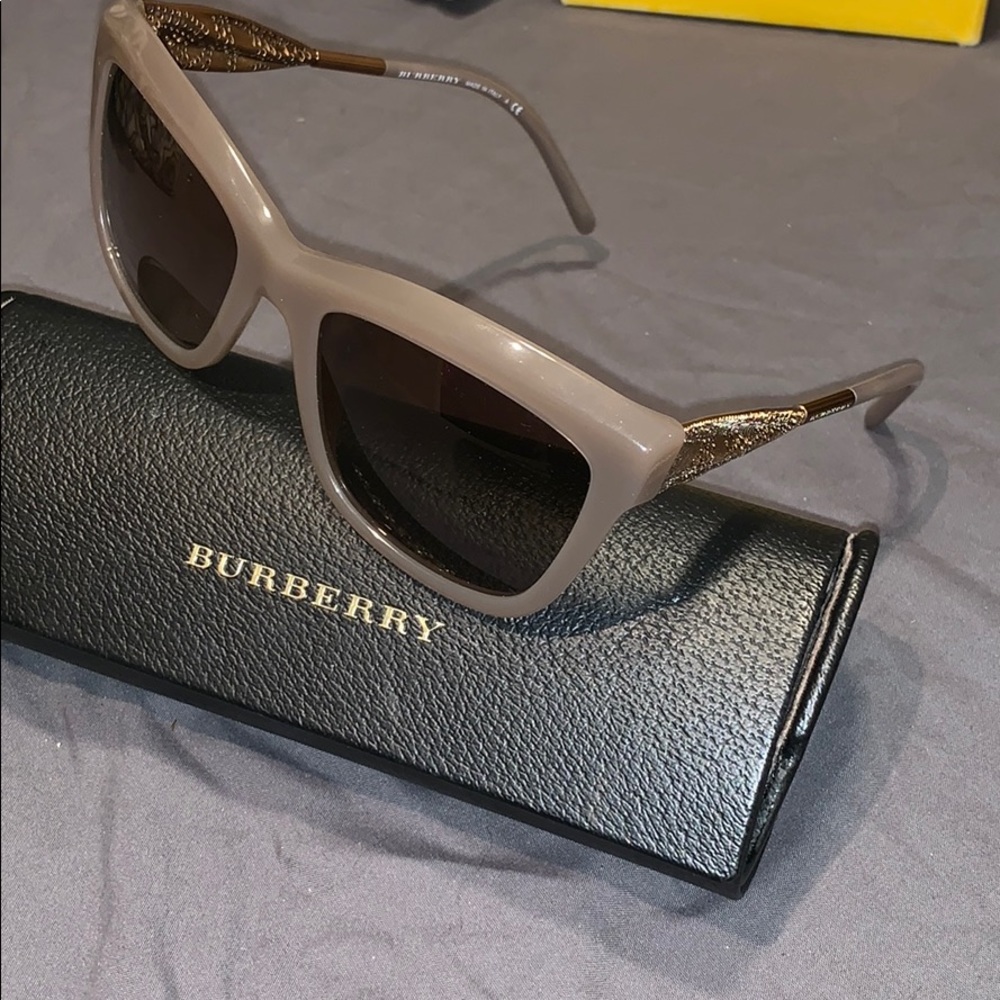 Burberry glasses women